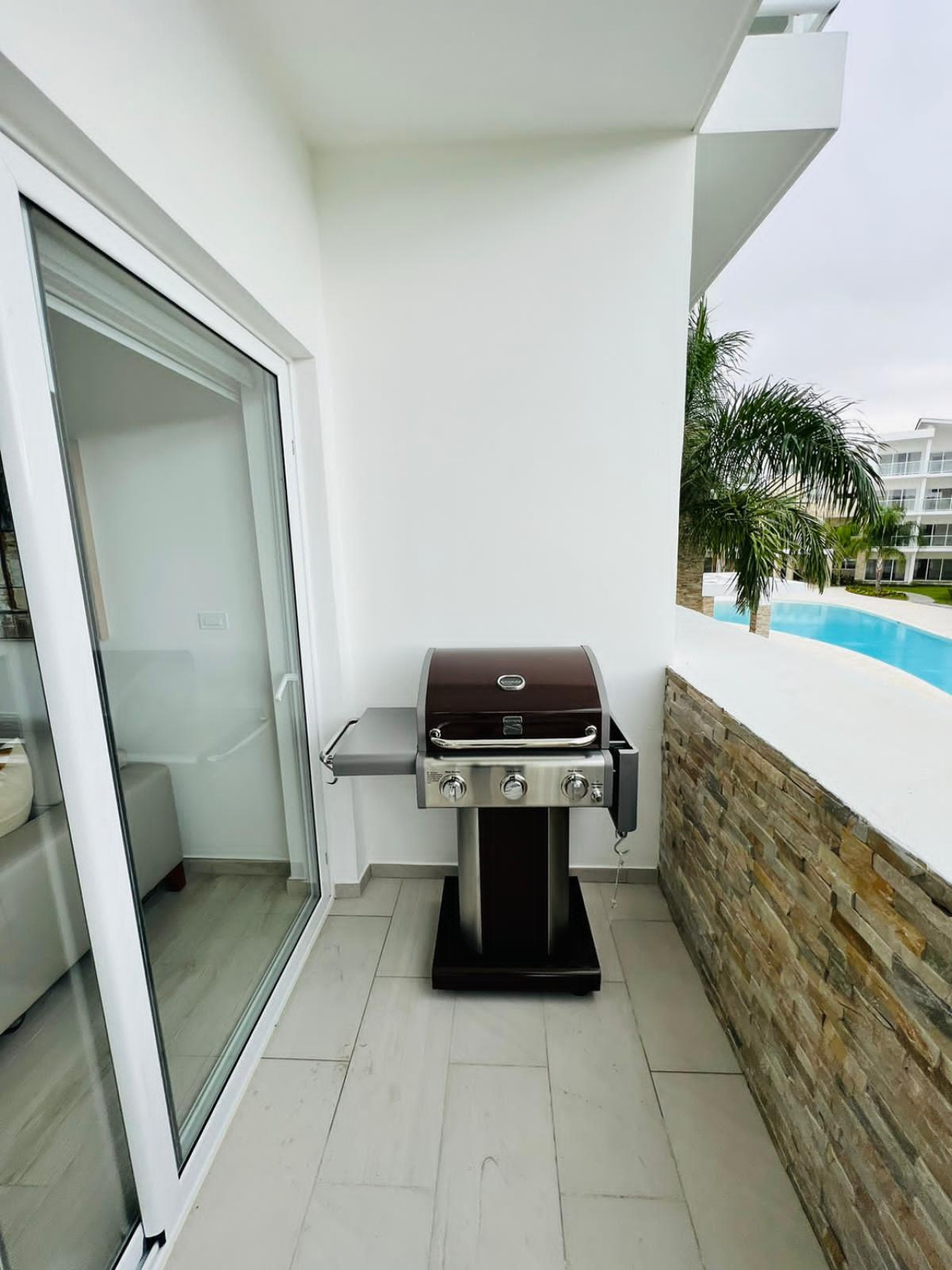 APARTMENT ON THE BEACH